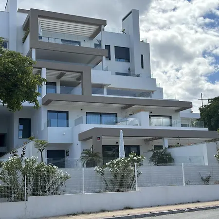 Sb311g - Modern & Well Connected 2 Bed Apartment