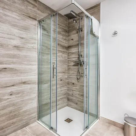 Sb311g - Modern & Well Connected 2 Bed *